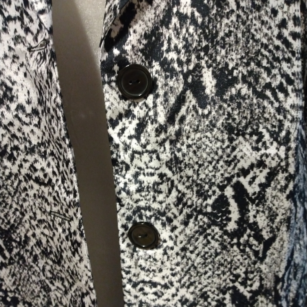 Vintage lightweight coat/jacket w/ snakeskin pattern. Size 16W. - Picture 4 of 6